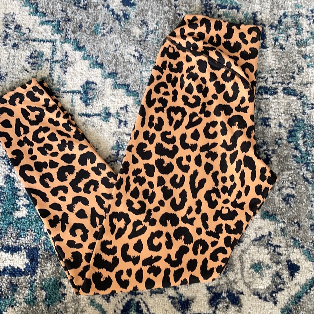LIKE NEW! Balance Athletica (now Vitality) Cheetah Leggings sz L